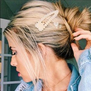 Oversized Pearl Hair Clip Barrette